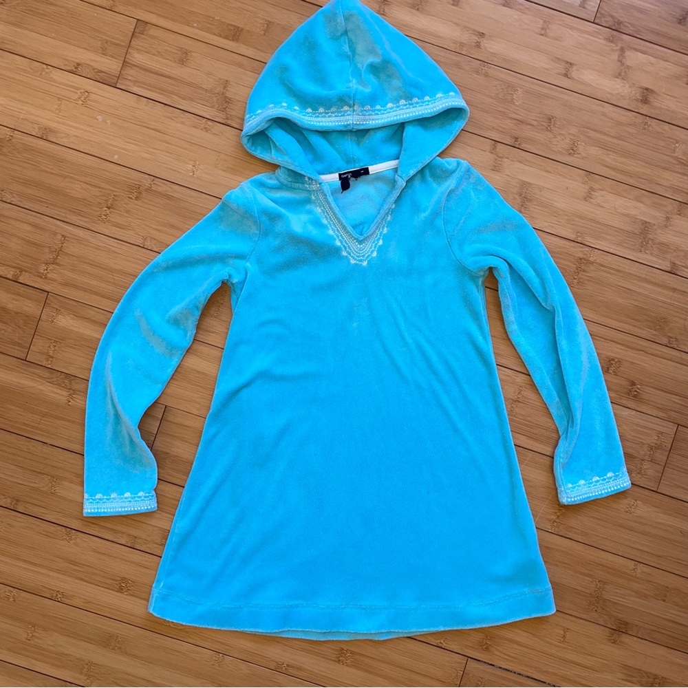 Gap Kids Y2K beach cover up size M. Hooded v-neck, embroidered details.